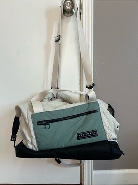 BAGSMART 39L Quilted Weekender Duffle Cream Sage Shoe Compartment Travel Bag